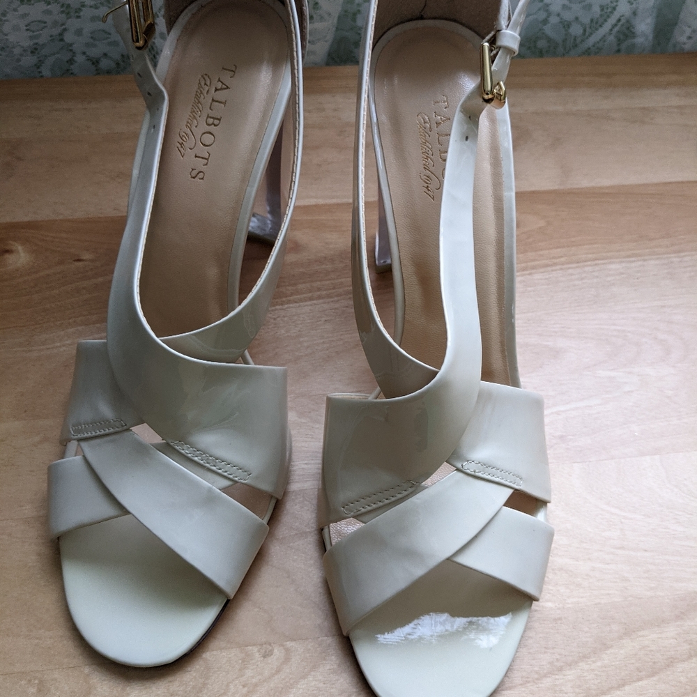 Leather sandals